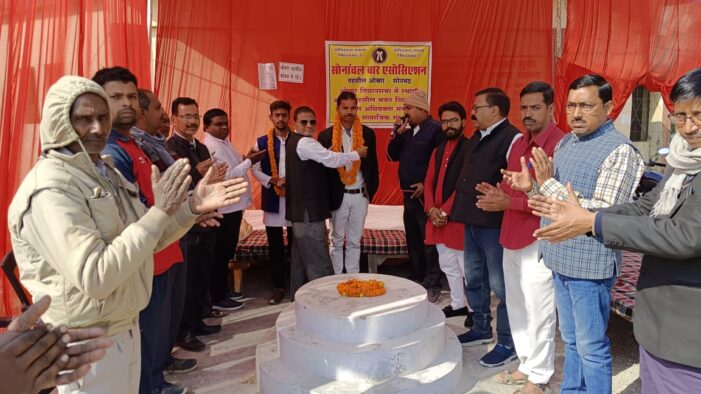 ओबरा में ही तहसील निर्माण हेतु 25वें दिन भी क्रमिक धरना प्रदर्शन जारी ओबरा में ही तहसील निर्माण हेतु 25वें दिन भी क्रमिक धरना प्रदर्शन जारी