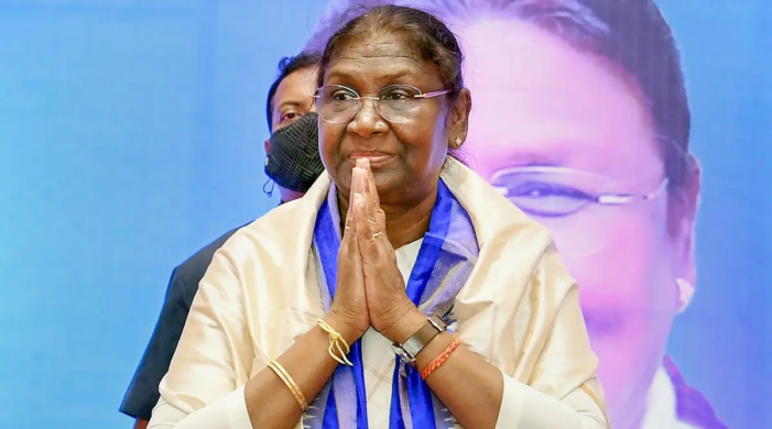 द्रौपदी मुर्मू मध्यप्रदेश की यात्रा पर पहुंची, जबलपुर में हुयी अगवानी द्रौपदी मुर्मू मध्यप्रदेश की यात्रा पर पहुंची, जबलपुर में हुयी अगवानी