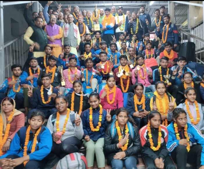 33 वें राष्ट्रीय खेलकूद समारोह में विद्या भारती पूर्वी उत्तर प्रदेश ने ओवरऑल चैंपियनशिप की ट्रॉफी प्राप्त की 33 वें राष्ट्रीय खेलकूद समारोह में विद्या भारती पूर्वी उत्तर प्रदेश ने ओवरऑल चैंपियनशिप की ट्रॉफी प्राप्त की