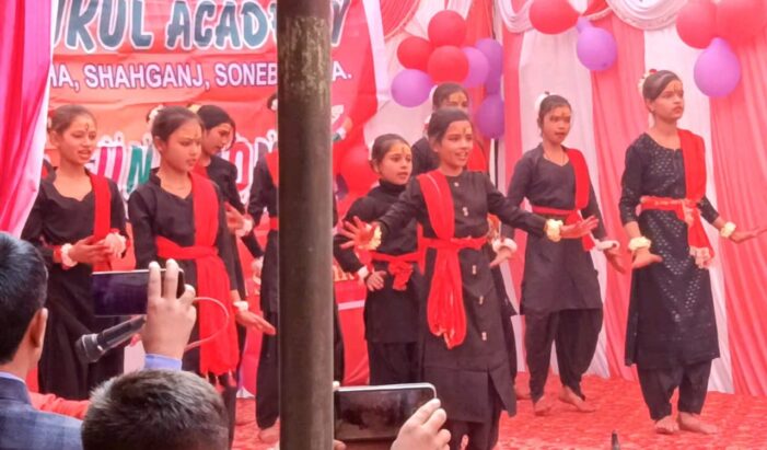 विद्यालय के वार्षिकोत्सव में नन्हे-मुन्नों ने मोहा मन