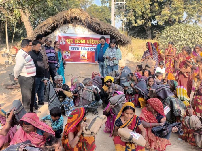 असहायो के लिए किया कम्बल वितरण असहायो के लिए किया कम्बल वितरण