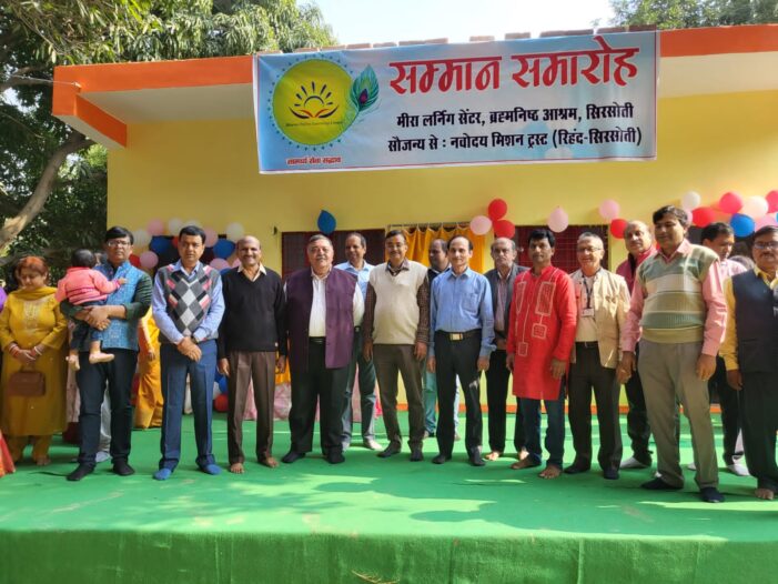 सेवानिवृत्ति होने पर अपने पिता के पुण्य स्मृति में रघुनंदन कक्ष का निर्माण कराकर समाज सेवा के क्षेत्र में एक अनूठा मिशाल दिया सेवानिवृत्ति होने पर अपने पिता के पुण्य स्मृति में रघुनंदन कक्ष का निर्माण कराकर समाज सेवा के क्षेत्र में एक अनूठा मिशाल दिया