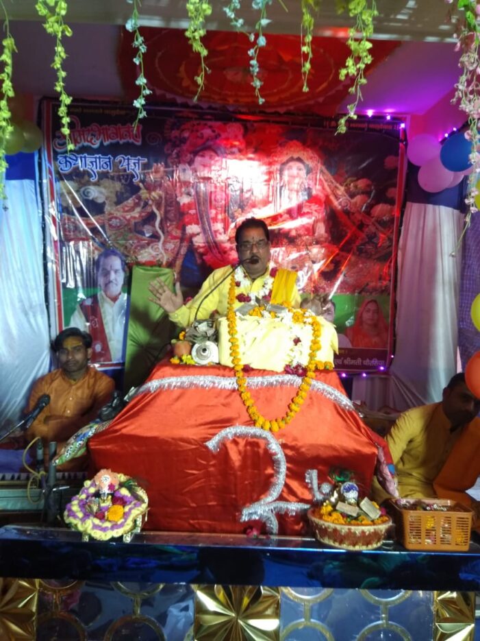 करारी भागवत कथा में हुआ श्रीकृष्ण जन्म, सुमधुर भजनों पर झूमे श्रद्धालु करारी भागवत कथा में हुआ श्रीकृष्ण जन्म, सुमधुर भजनों पर झूमे श्रद्धालु