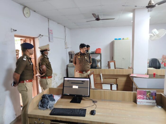 एसपी ने किया एलआईयू कार्यालय का निरीक्षण
