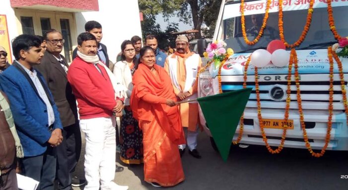 मोबाइल वैन को केन्द्रीय राज्यमंत्री ने किया रवाना मोबाइल वैन को केन्द्रीय राज्यमंत्री ने किया रवाना