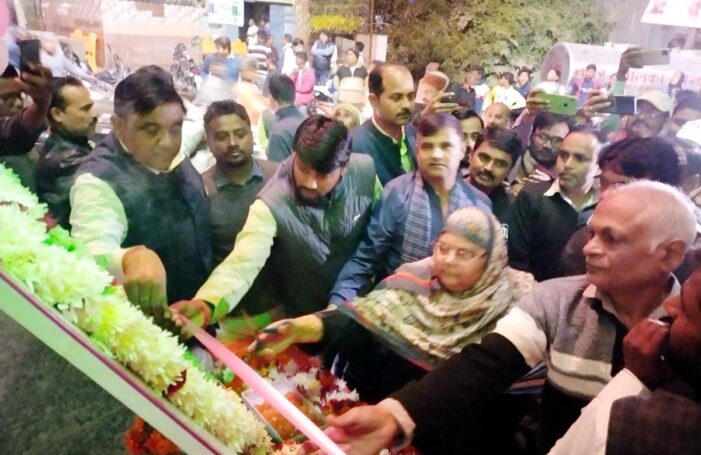 अटल चैराहे का चेयरमैन ने किया उद्घाटन अटल चैराहे का चेयरमैन ने किया उद्घाटन