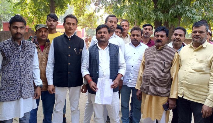 जिला सचिव सहित सैकड़ों कांग्रेसियों ने संगठन से दिया इस्तीफा जिला सचिव सहित सैकड़ों कांग्रेसियों ने संगठन से दिया इस्तीफा
