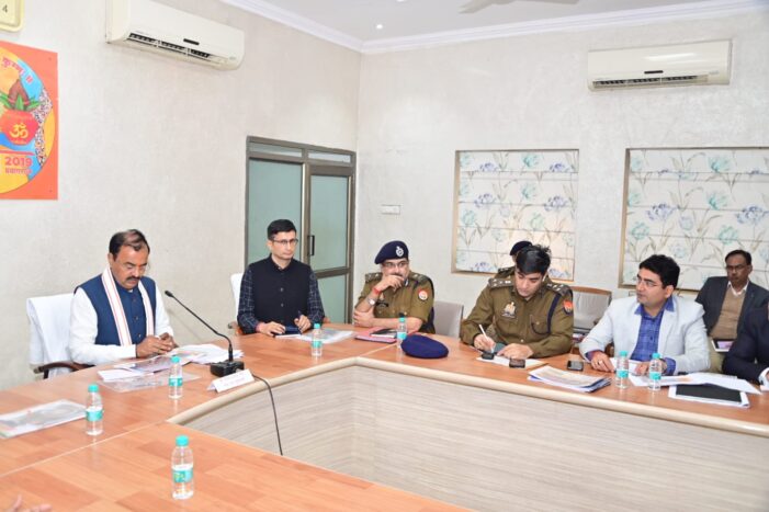 माघ मेला क्षेत्र में भूमि आवंटन के कार्य को पूरी पारदर्शिता के साथ पूरा करने के दिए निर्देश माघ मेला क्षेत्र में भूमि आवंटन के कार्य को पूरी पारदर्शिता के साथ पूरा करने के दिए निर्देश