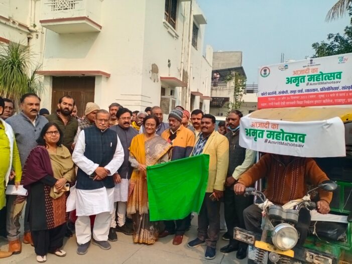 आजादी का अमृत महोत्सव जागरूकता रथ को सांसद प्रो. रीता बहुगुणा जोशी ने हरी झंडी दिखाकर किया रवाना आजादी का अमृत महोत्सव जागरूकता रथ को सांसद प्रो. रीता बहुगुणा जोशी ने हरी झंडी दिखाकर किया रवाना