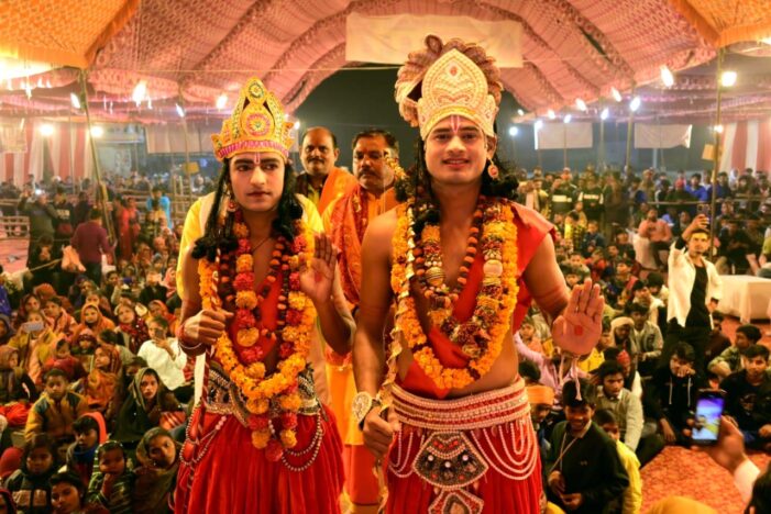 भजनों के साथ आकर्षण झांकी देख श्रोता भावविभोर
