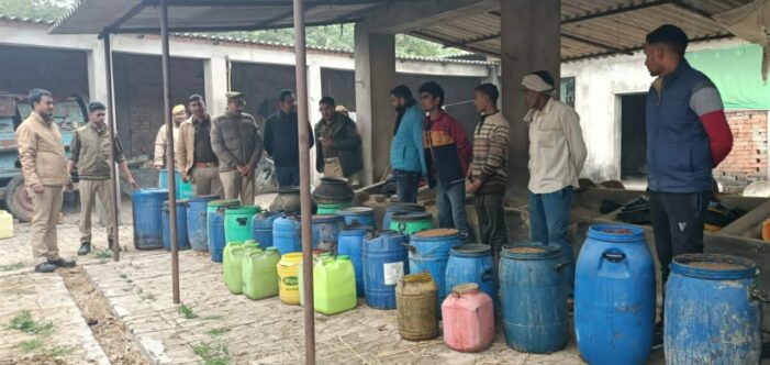 एसडीएम ,सीओ के नेतृत्व में सैनी कोतवाली पुलिस ने धुमाई गांव में मारा छापा