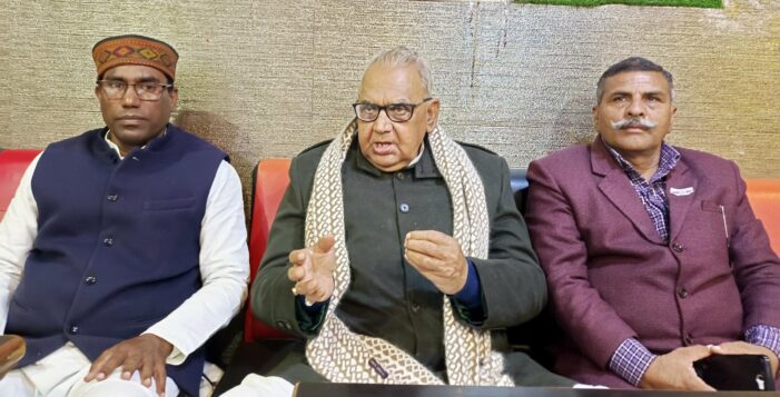 शिक्षा व्यवस्था को पूंजीपतियों के हांथों में सौपना चाहती सरकार: जगदीश शिक्षा व्यवस्था को पूंजीपतियों के हांथों में सौपना चाहती सरकार: जगदीश