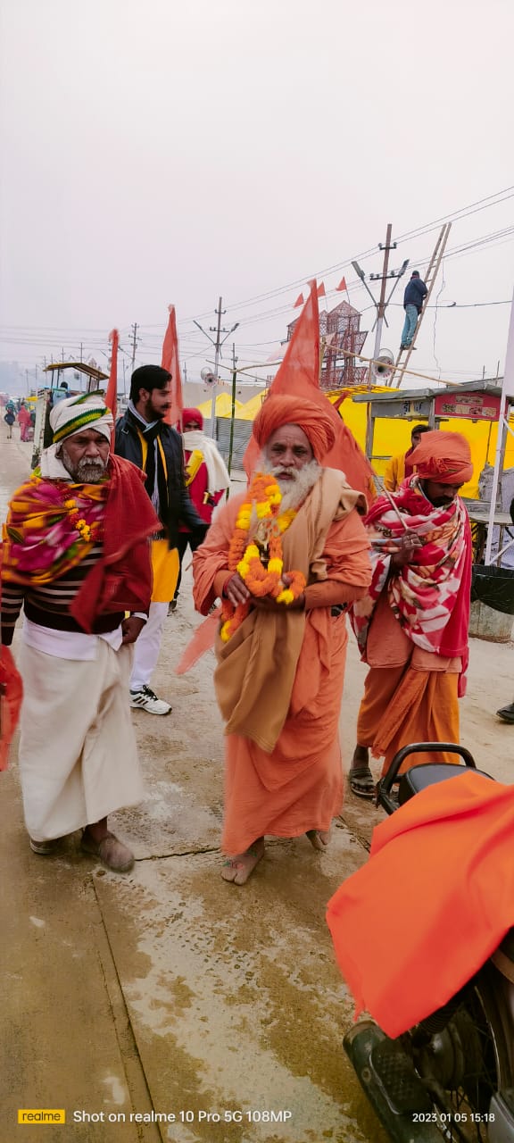 सिविल लाइन से त्रिशूल यात्रा माघ मेला पहुंचा सिविल लाइन से त्रिशूल यात्रा माघ मेला पहुंचा