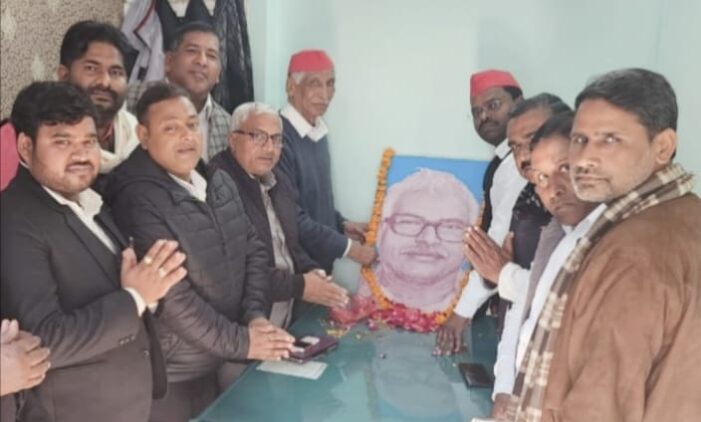 समाजवाद के सच्चे साधक थे पूर्व मुख्यमंत्री कर्पूरी ठाकुर समाजवाद के सच्चे साधक थे पूर्व मुख्यमंत्री कर्पूरी ठाकुर