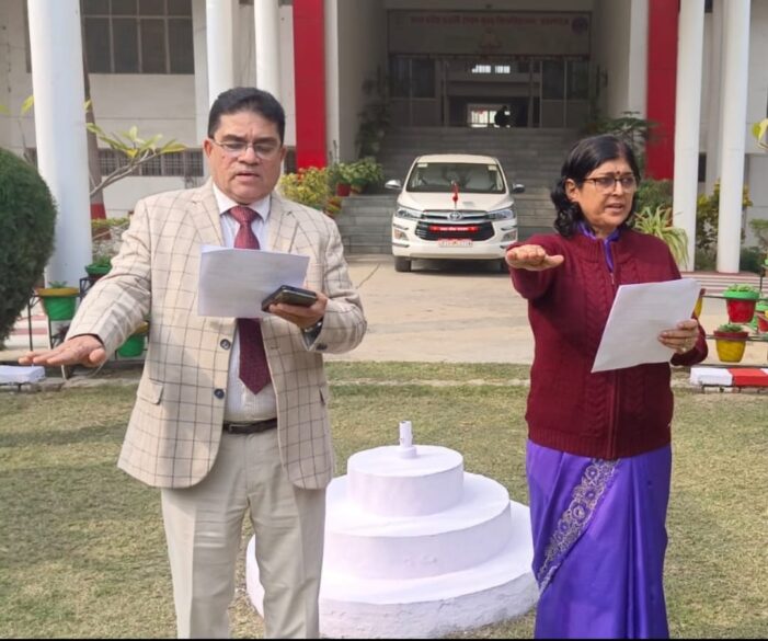 मुविवि में कुलपति ने दिलाई मतदाता शपथ मुविवि में कुलपति ने दिलाई मतदाता शपथ