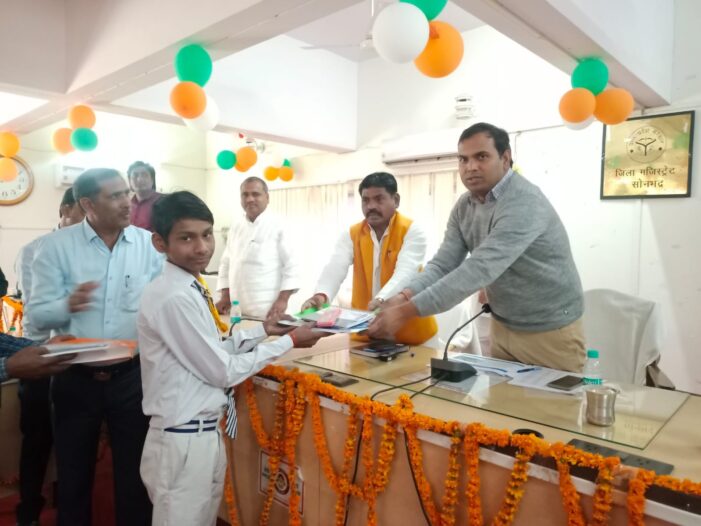 सामान्य ज्ञान परीक्षा पास 12 छात्र-छात्राओं को सम्मानित किया गया सामान्य ज्ञान परीक्षा पास 12 छात्र-छात्राओं को सम्मानित किया गया