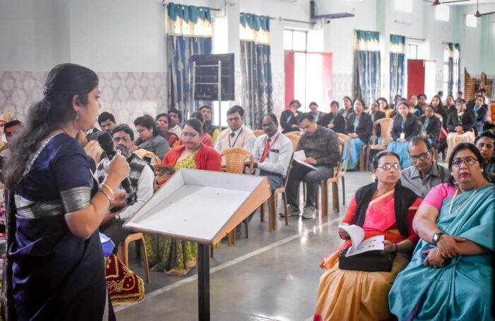 युवाओं में नैतिक मूल्यों का ह्रास: निधि नागर