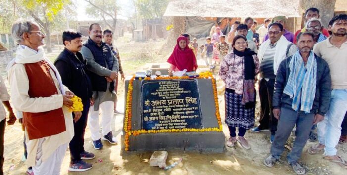 जिला पंचायत सदस्य ने दी नाले की सौगात जिला पंचायत सदस्य ने दी नाले की सौगात