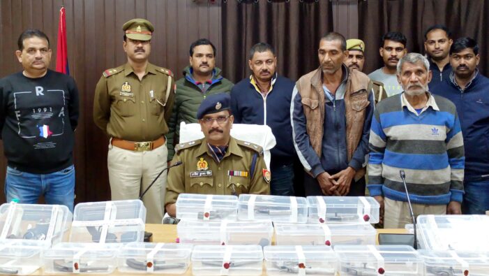 अवैध शस्त्र फैक्ट्री का एसपी ने किया भंडाफोड़, दो गिरफ्तार अवैध शस्त्र फैक्ट्री का एसपी ने किया भंडाफोड़, दो गिरफ्तार