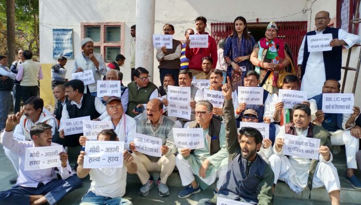 मोदी सरकार अवाम को कर रही बर्बाद: अखिलेश