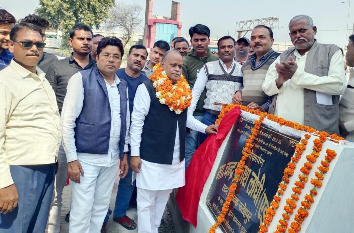 दो सीसी मार्गों का विधायक ने किया उद्घाटन दो सीसी मार्गों का विधायक ने किया उद्घाटन