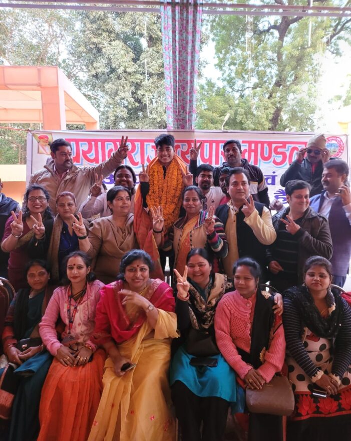 महिला अंडर 19 क्रिकेट वर्ल्ड कप टीम की विजेता फलक नाज का प्रयागराज व्यापार मंडल ने किया सम्मान महिला अंडर 19 क्रिकेट वर्ल्ड कप टीम की विजेता फलक नाज का प्रयागराज व्यापार मंडल ने किया सम्मान
