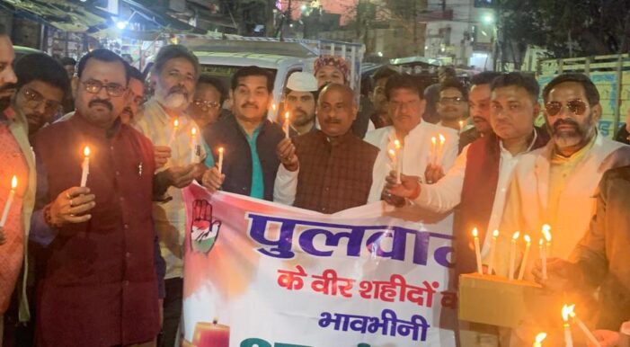 शहर कांग्रेस ने कैंडल मार्च निकालकर पुलवामा के शहीदों को दी श्रद्धांजलि शहर कांग्रेस ने कैंडल मार्च निकालकर पुलवामा के शहीदों को दी श्रद्धांजलि