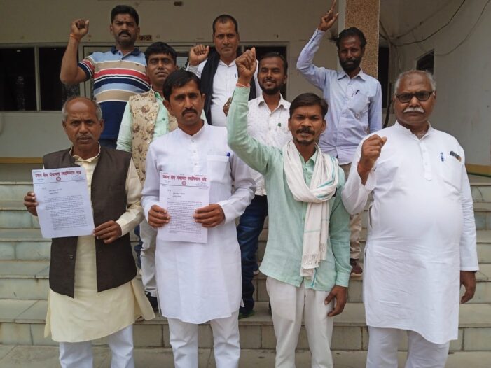 प्रधान क्षेत्र पंचायत स्वाभिमान संघ ने बुलंद की आवाज प्रधान क्षेत्र पंचायत स्वाभिमान संघ ने बुलंद की आवाज