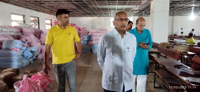 परीक्षा नियंत्रक ने किया मूल्यांकन केंद्र का औचक निरीक्षण