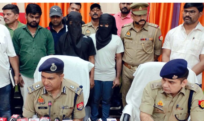 दो डकैत गिरफ्तार , 68 हजार बरामद