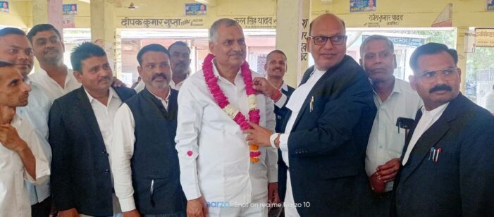 सपा जिलाध्यक्ष का अधिवक्ताओं ने किया स्वागत