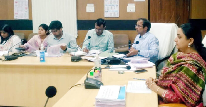 नालों का नक्शा बनाकर दें पालिका व नगर पंचायत: डीएम नालों का नक्शा बनाकर दें पालिका व नगर पंचायत: डीएम