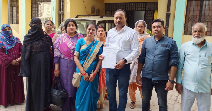 एमडीएम खाते से निकासी को लेकर बीएसए से मिला शिक्षक संघ