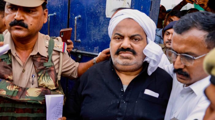 उमेश पाल अपहरण मामले में अतीक अहमद समेत तीन को उम्रकैद उमेश पाल अपहरण मामले में अतीक अहमद समेत तीन को उम्रकैद