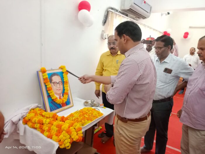 कलेक्ट्रेट सभागार में मनायी गयी डाॅ0 भीम राव अम्बेडकर जी की जयंती