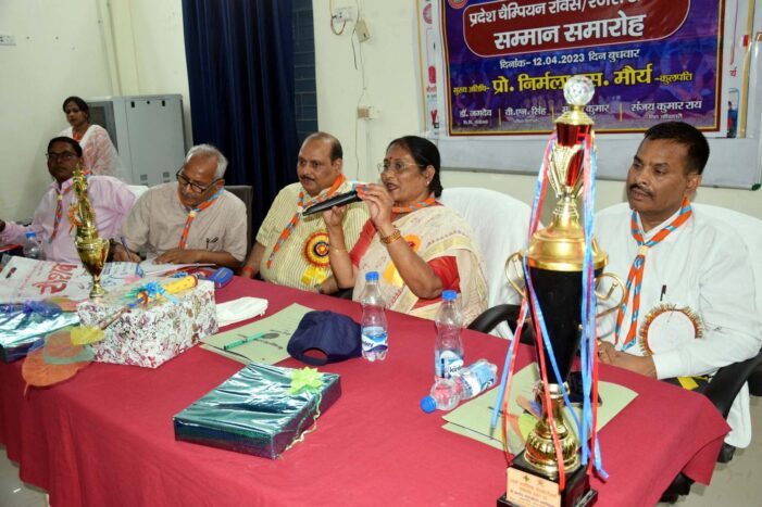 कर्मठता का प्रतीक है शील्डः: कुलपर्ति