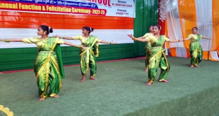 रंगारंग कार्यक्रमों के साथ मना स्कूल का वार्षिकोंत्सव
