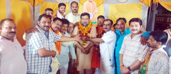 भाजपा प्रत्याशी व पूर्व विधायक का हुआ स्वागत भाजपा प्रत्याशी व पूर्व विधायक का हुआ स्वागत