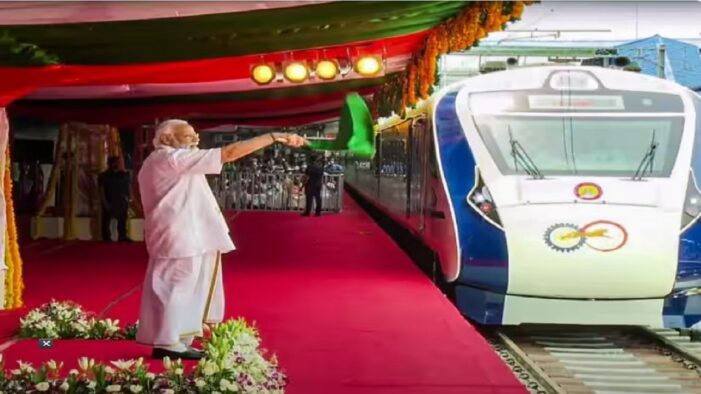 मोदी ने केरल की पहली वंदे भारत एक्सप्रेस को हरी झंडी दिखाई मोदी ने केरल की पहली वंदे भारत एक्सप्रेस को हरी झंडी दिखाई