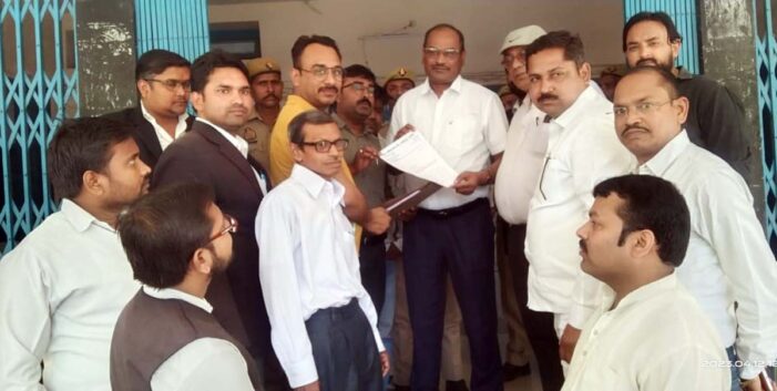 निजी विद्यालयों के शोषण के खिलाफ अभिभावक संघ ने खोला मोर्चा निजी विद्यालयों के शोषण के खिलाफ अभिभावक संघ ने खोला मोर्चा