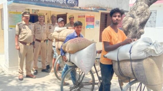 भारत नेपाल सीमा परआठ बोरा गेंहू के साथ तीन युवक धराये