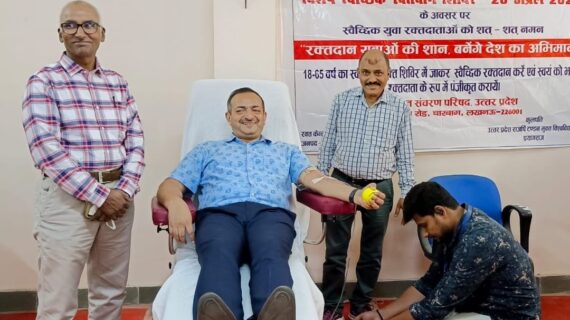 मुक्त विश्वविद्यालय के रक्तदान शिविर में कुलसचिव,  शिक्षकों एवं कर्मचारियों ने किया रक्तदान