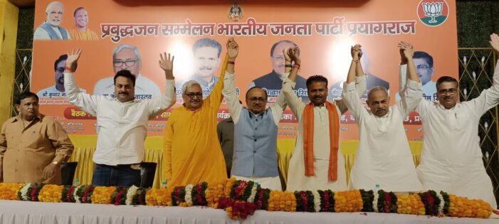 कायस्थ समाज सदैव राष्ट्रवाद के साथ खड़ा है-सिद्धार्थ नाथ सिंह कायस्थ समाज सदैव राष्ट्रवाद के साथ खड़ा है-सिद्धार्थ नाथ सिंह