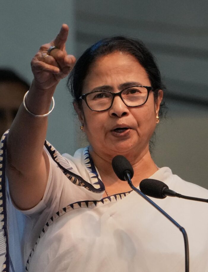 कुछ ताकतें देश तोड़ने की कोशिशों में जुटी हुई हैंः ममता