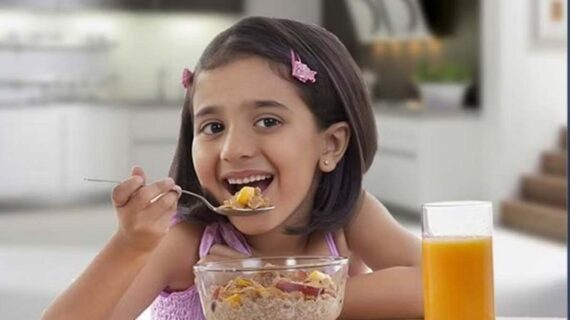 पौष्टिक आहार से बढ़ती है बच्चों की लंबाई