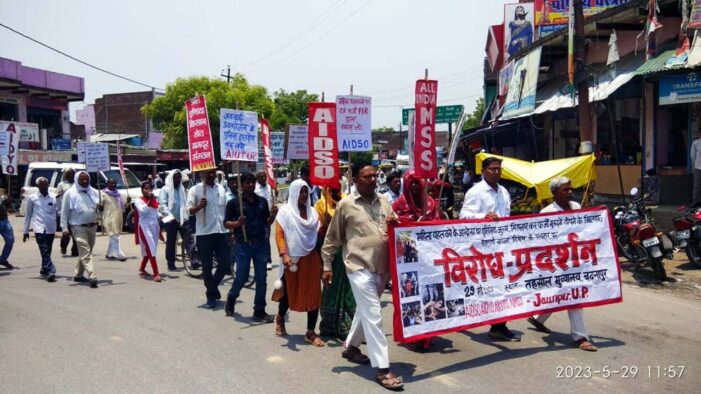 महिला पहलवानों पर पुलिसिया जुल्म के खिलाफ प्रदर्शन