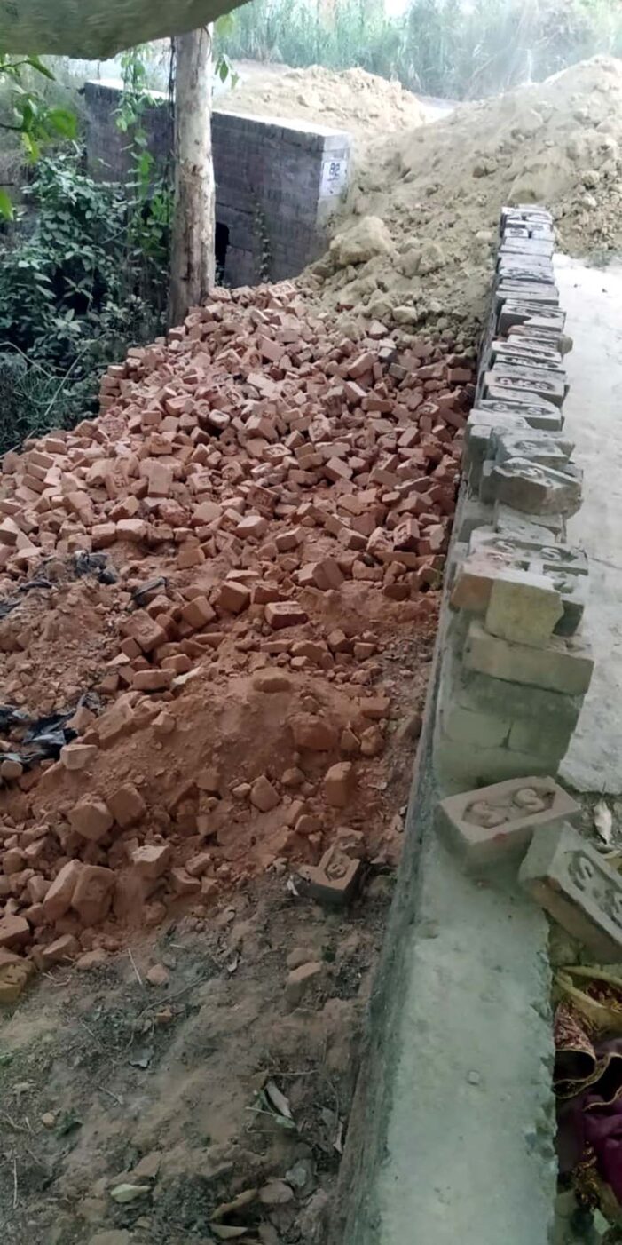नाला पाट रहा भूमाफिया , राजस्व विभाग मूकदर्षक