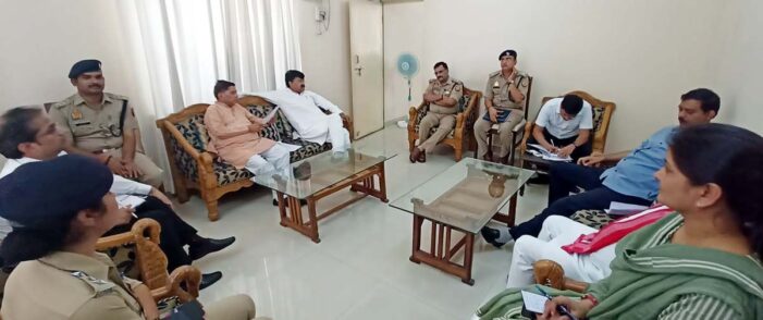 एसपी व सीडीओ ने जनप्रतिनिधियों संग की बैठक