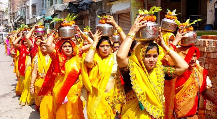 हनुमान मंदिर में विष्णु-लक्ष्मी की मूर्ति स्थापित