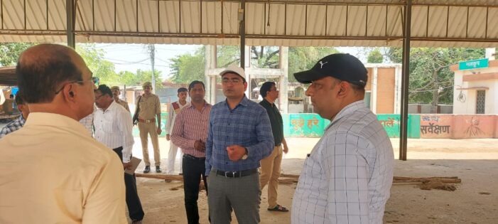 जिलाधिकारी/जिला निर्वाचन अधिकारी ने मतगणना स्थल का किया निरीक्षण